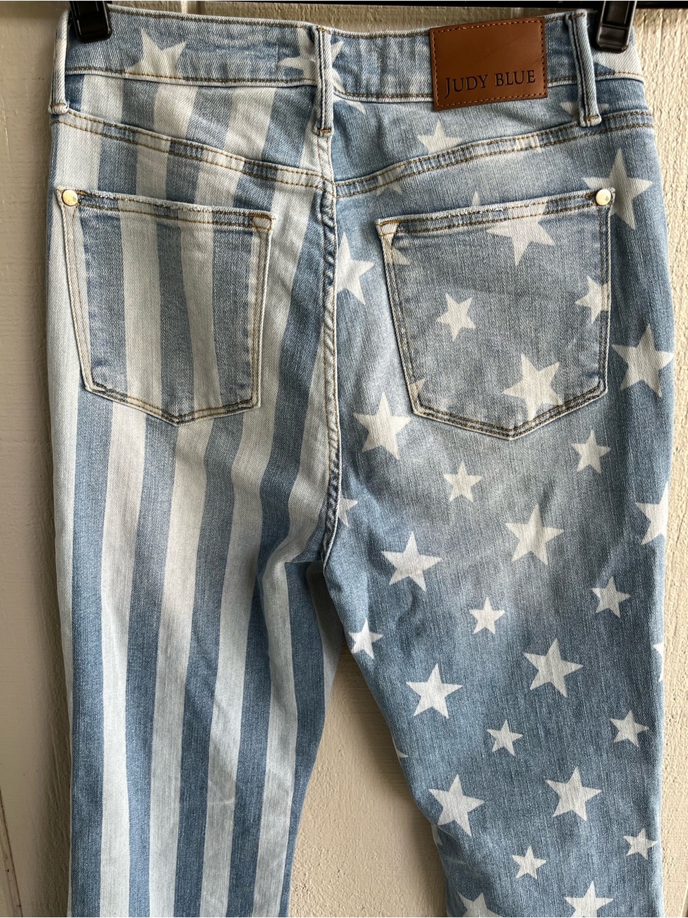 Judy Blue Stars and Stripes Bleached High Rise Flare Jeans Size 28 - Picture 8 of 9